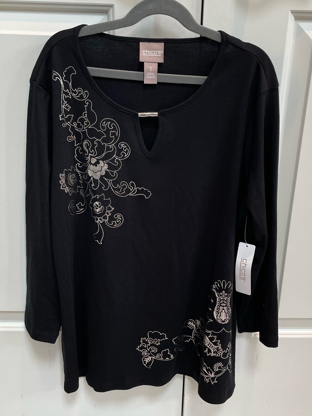 NWT Chico’s Black Silver Foil Floral Notch Neck 3/4 Sleeve Top Tee Shirt Casual